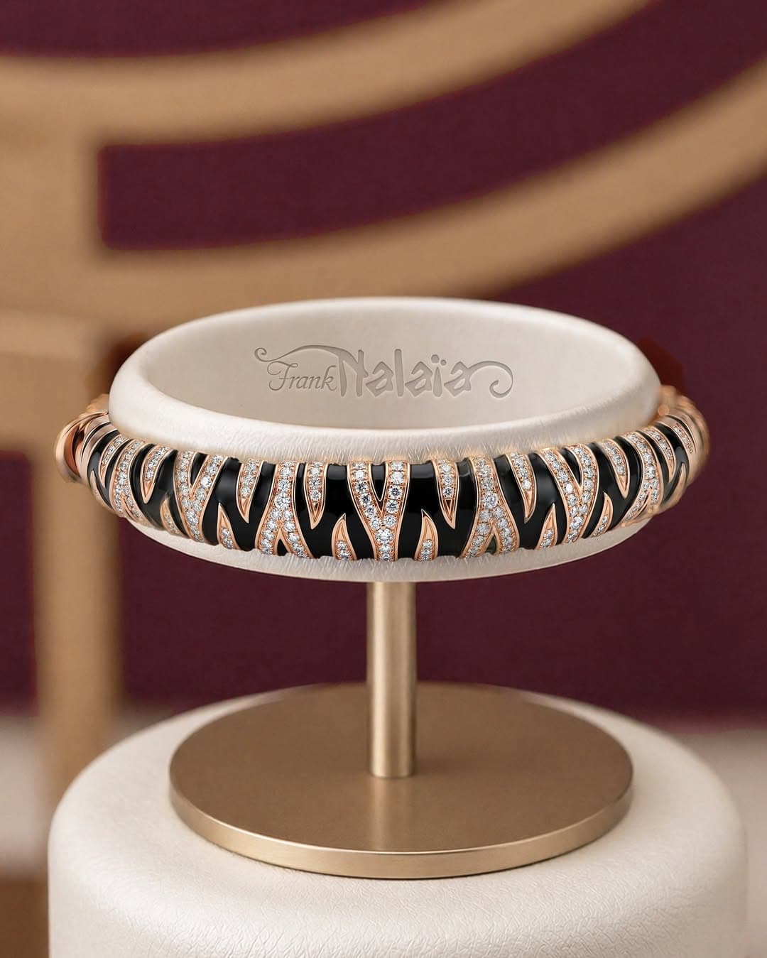 Kembalinya The Nalaia Collection: Gelang Berlian Wanita Bergaya Bold & Classic
