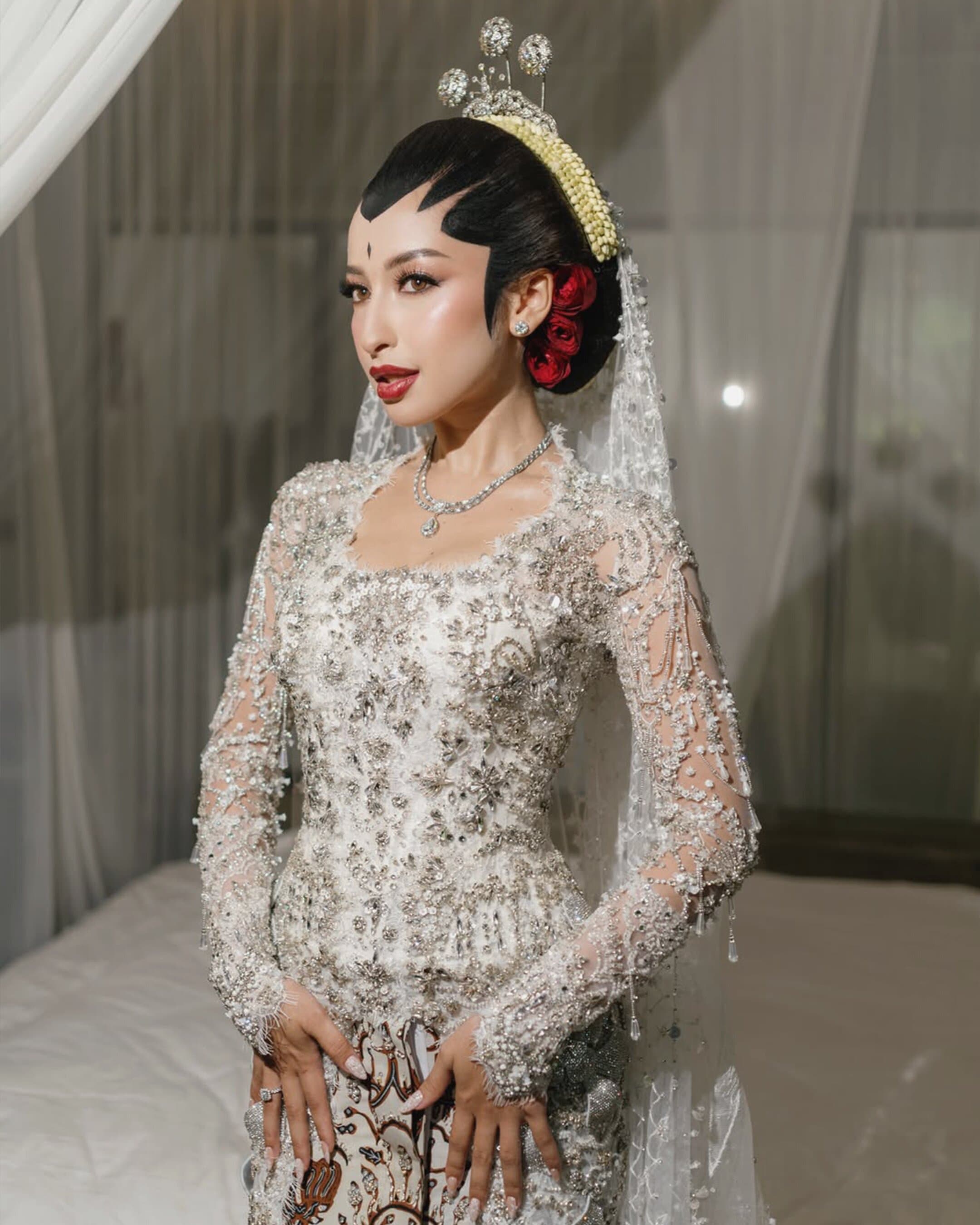 Intip Detail Wedding Ring Jennifer Coppen dan Justin Hubner di Hari Akad Pernikahannya