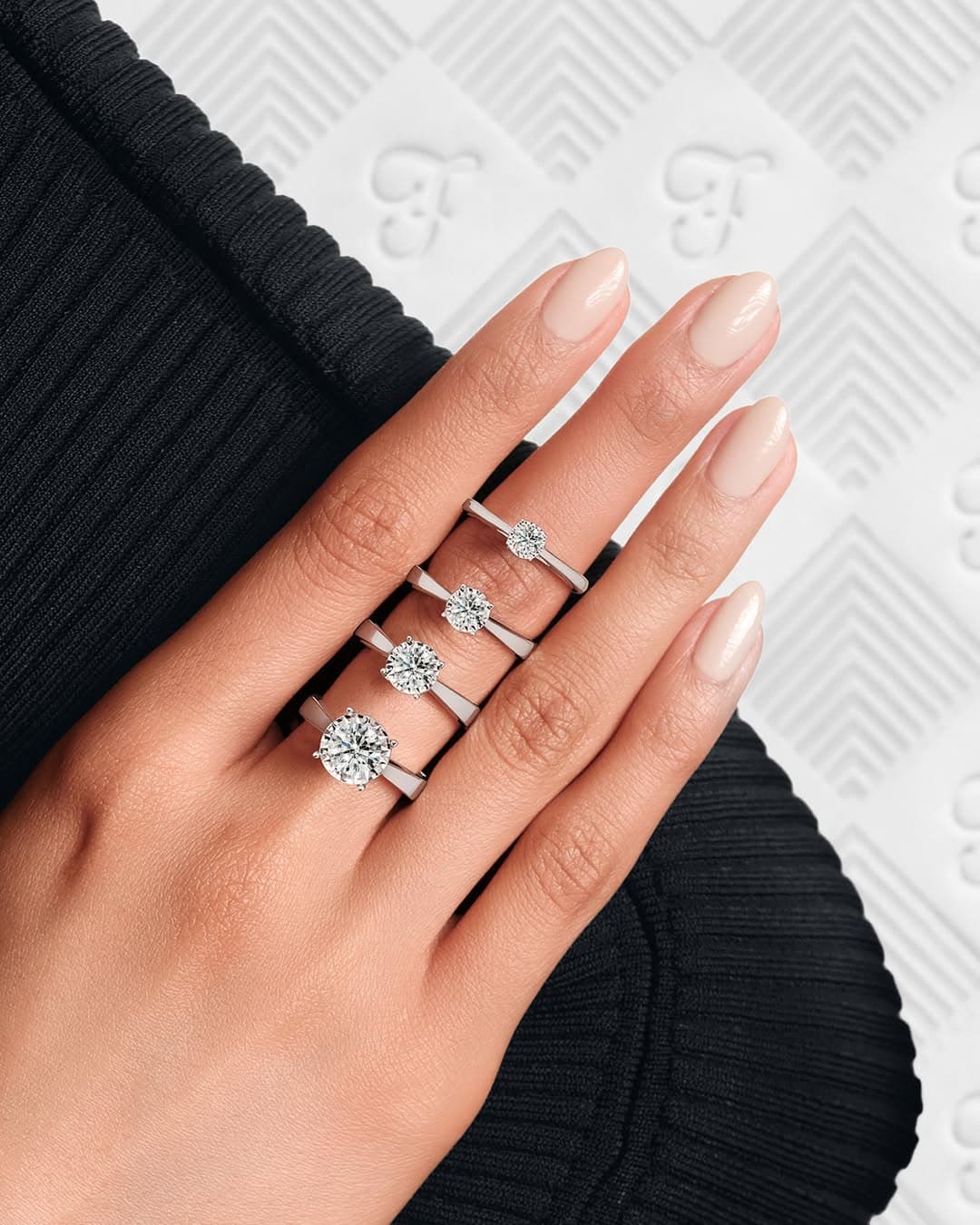 6 Rekomendasi Cincin Tunangan Modern dengan Sentuhan Natural Diamond yang Memikat