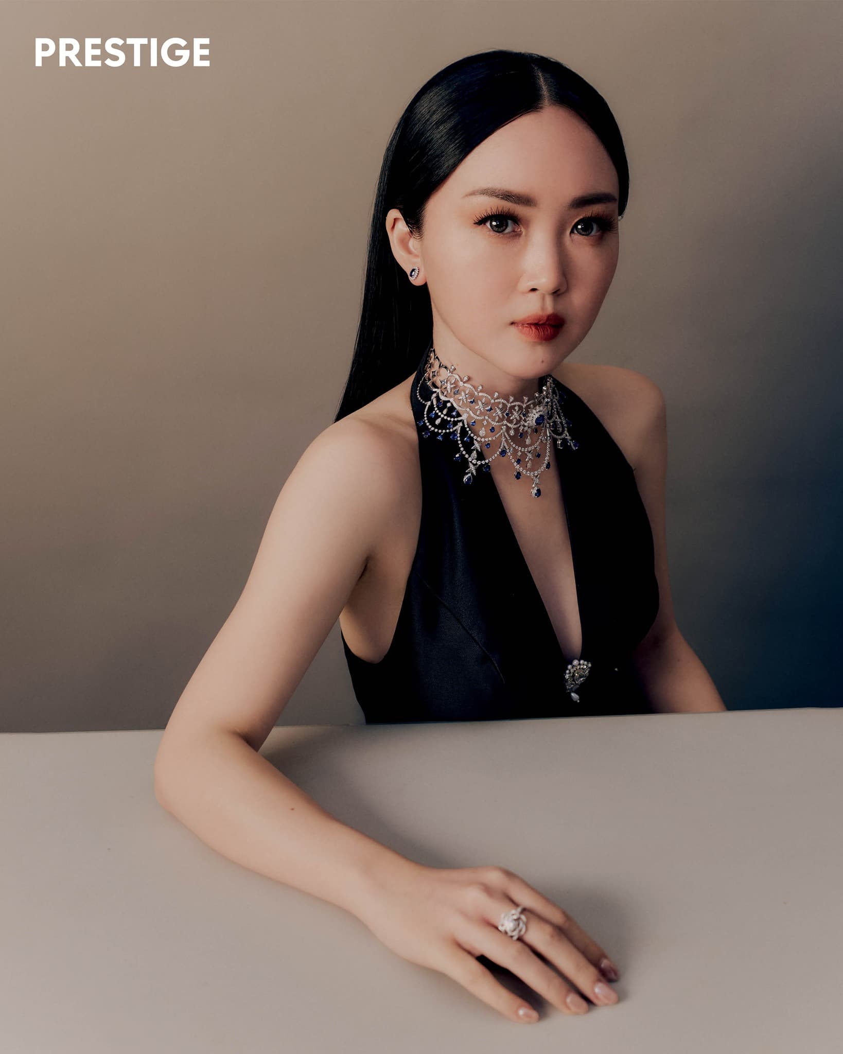 Pesona Diamond Necklace Prismata yang Dikenakan Monica Ivena pada Prestige Magazine's
