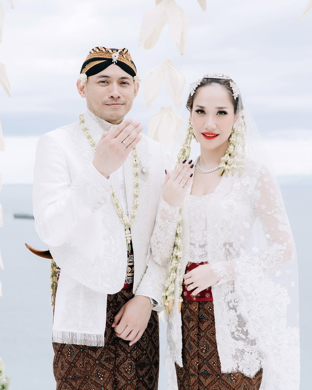 Deretan Selebriti yang Tampil Romantis dengan Cincin Couple Frank & co.