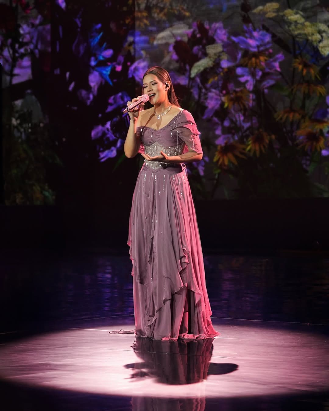 Pesona Diamond Necklace Frank & co. pada Penampilan Raisa di Konser “Love & Let Go”