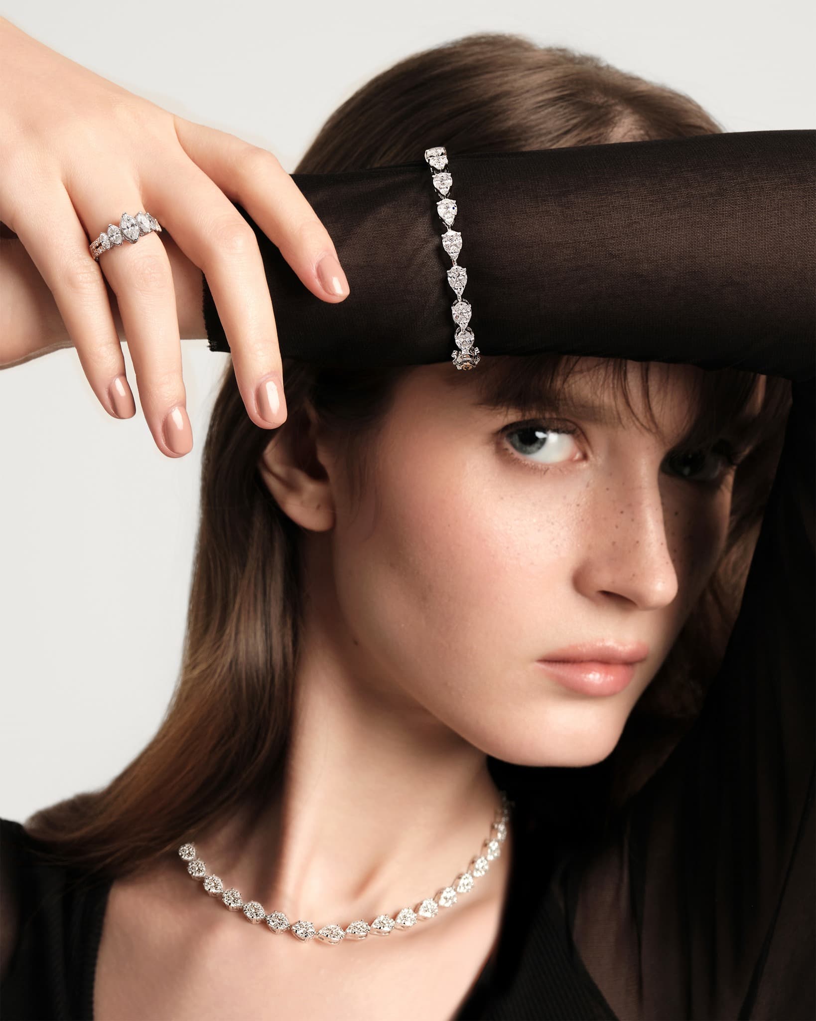 Pilih Bangle atau Bracelet Sebagai Gelang Tangan Wanita yang Elegan?