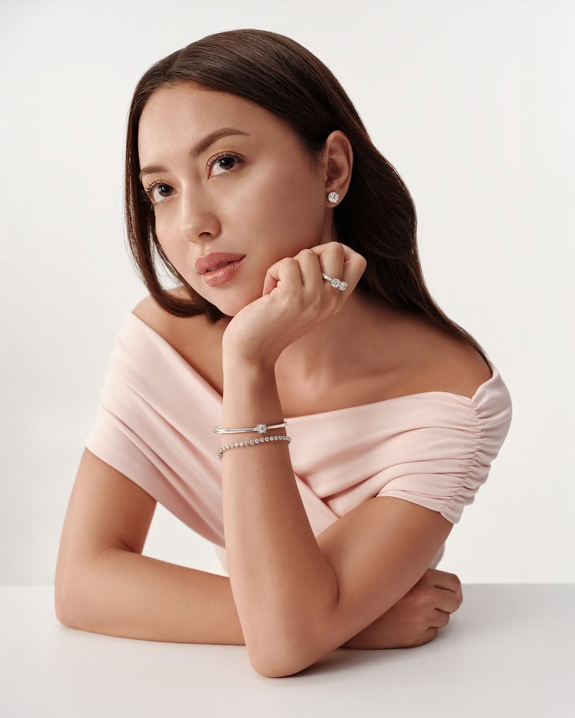 Inspirasi Layering Tennis Bracelet untuk Tampilan yang Lebih Elegan