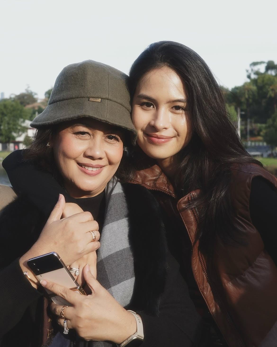 10 Momen Terbaik Memberikan Hadiah untuk Ibu Berupa Perhiasan Berlian dengan Tulus
