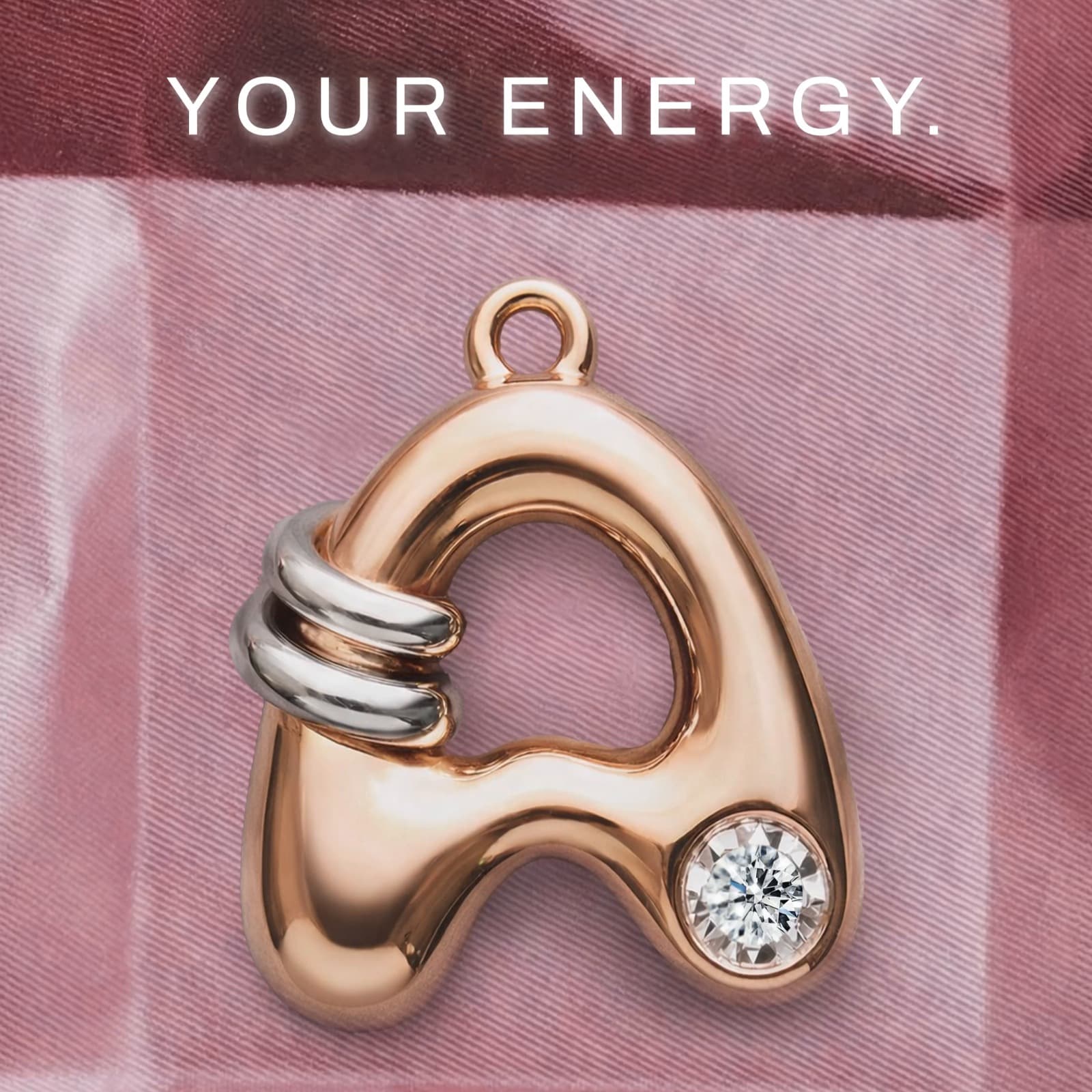 Liontin Huruf Inisial Nama Anda sebagai Self-Expression Jewelry Kekinian