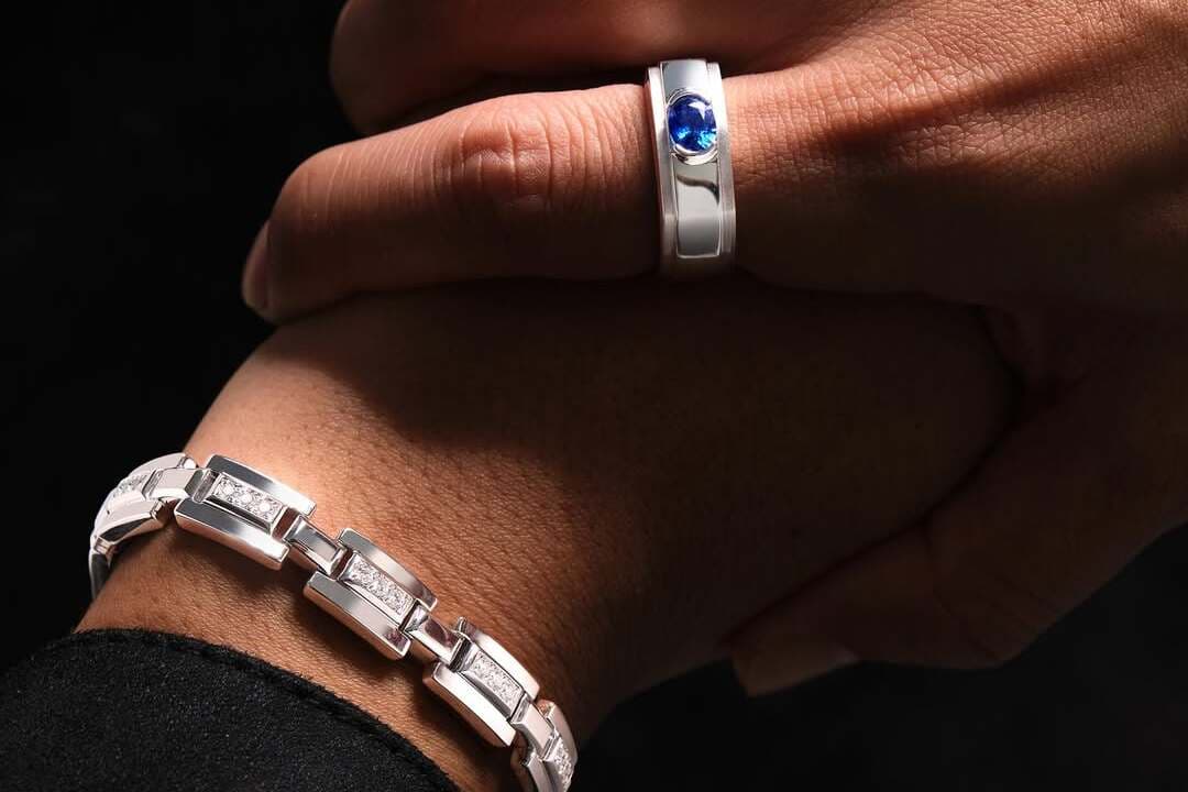 Tampil Mewah dengan Koleksi Cincin Pria Frank & co. Perpaduan Berlian dan Blue Sapphire