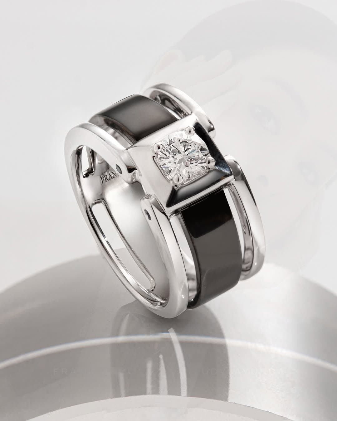 Tips Styling Cincin Pria dengan Black Rhodium dan Berlian agar Tampil Maskulin