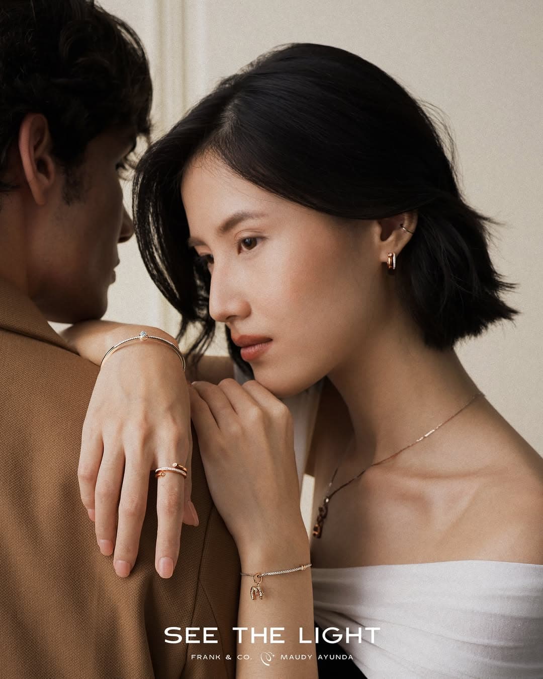 Tren Liontin Gelang Charm See The Light Karya Maudy Ayunda yang Mencuri Perhatian