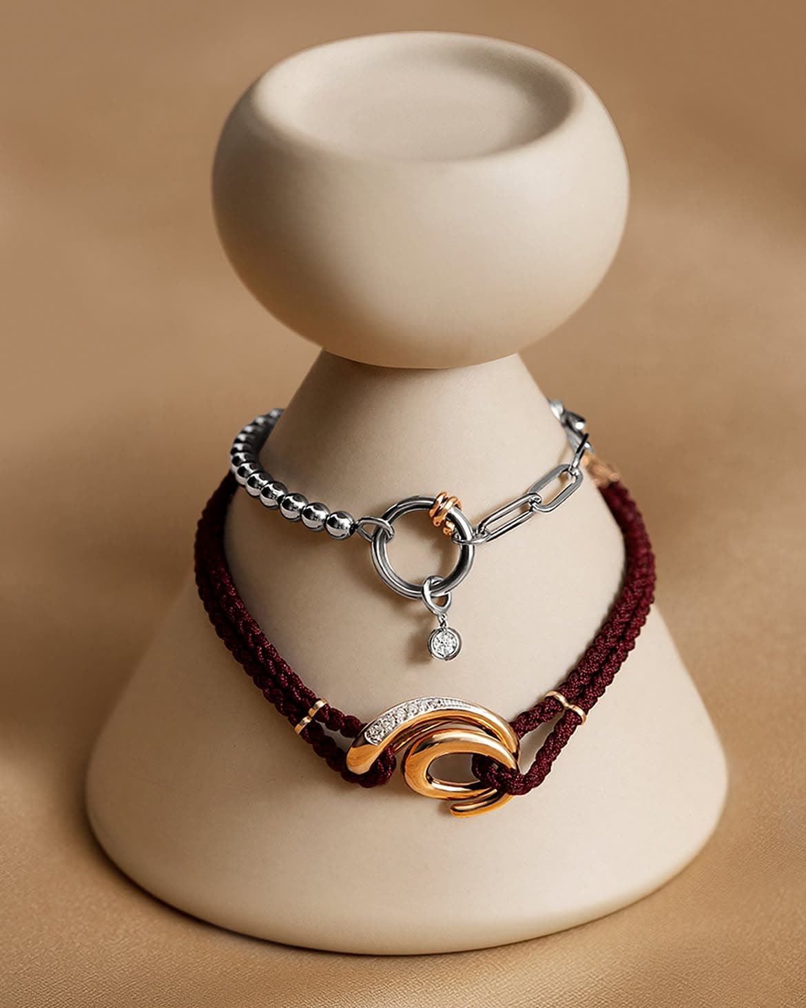 Stacking Gelang Bracelet Wanita ini Tips Memadukan Beragam Desain dengan Stylish