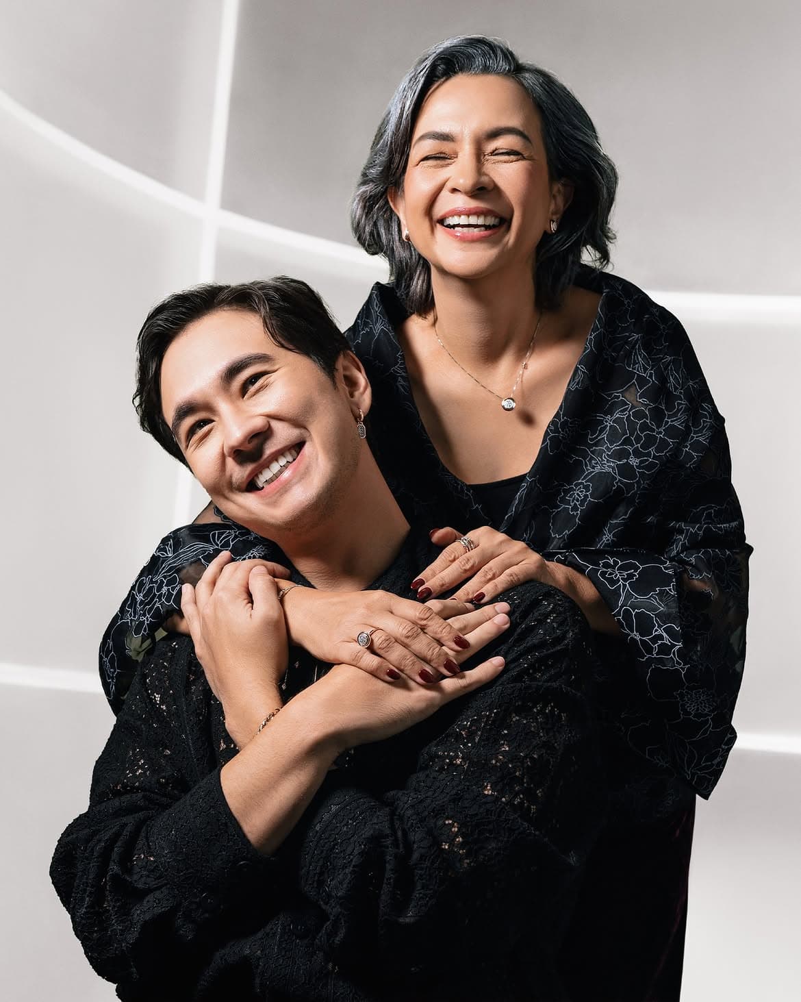 Hadiah untuk Ibu yang Timeless dengan Kilau Abadi Berlian Alami Frank & co