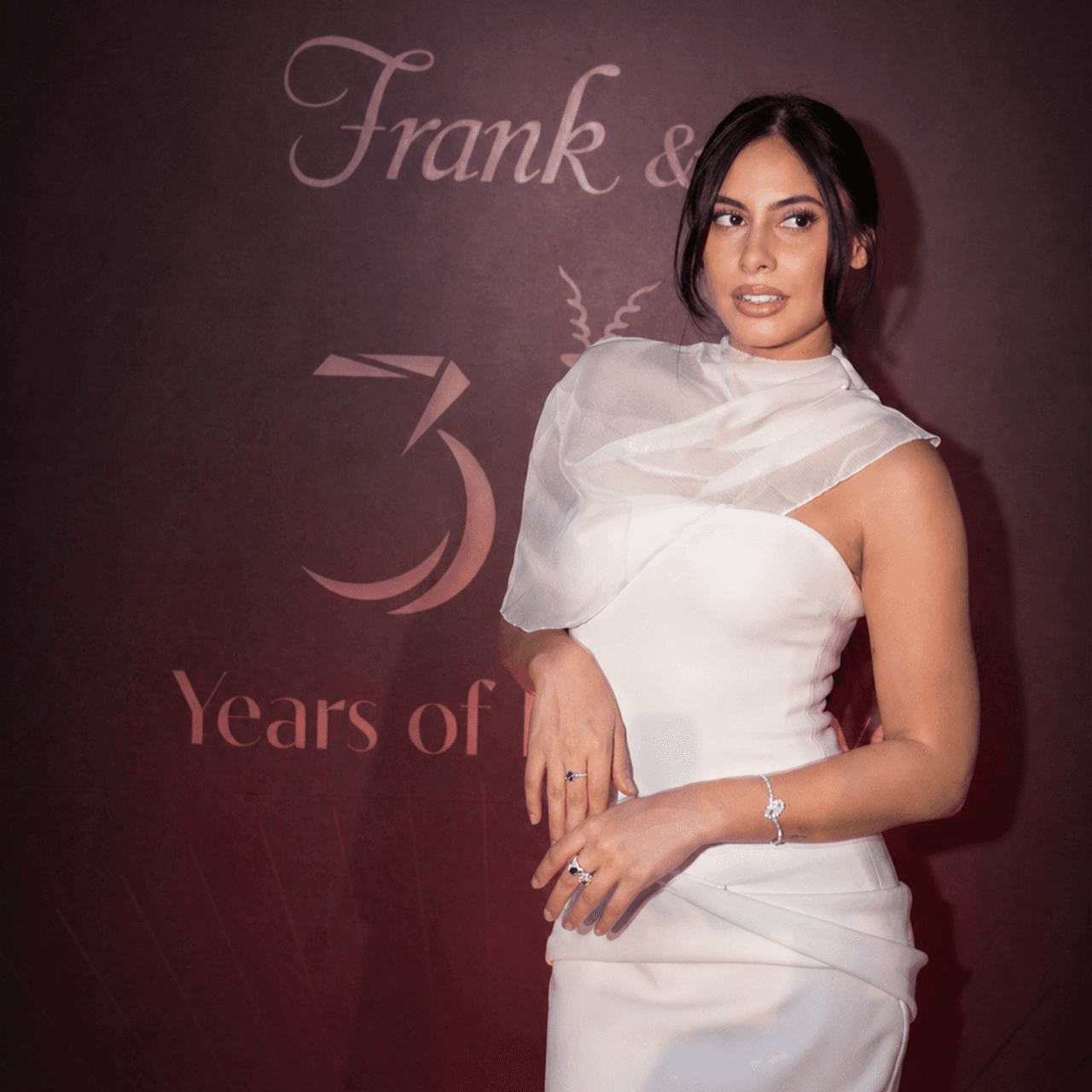 Pesona Selebriti di Momen 30 Years of Real Love: Mulai dari Cincin Berlian Wanita hingga Kalung