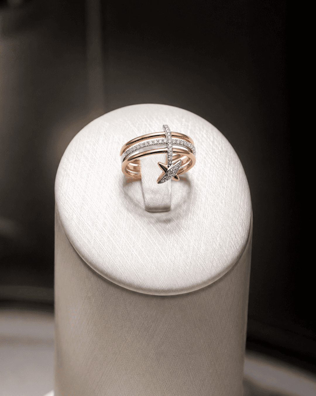 Intip Model Cincin Terbaru Koleksi Love Poetry di Momen Anniversary ke-30 Tahun