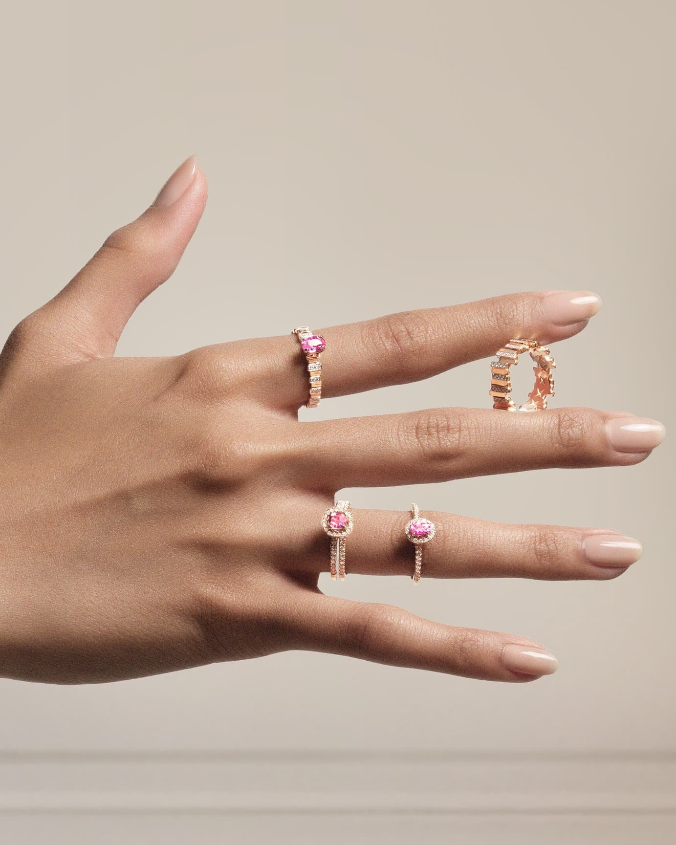 6 Model Cincin Tunangan dengan Detail Unik untuk Merayakan Cinta dan Komitmen
