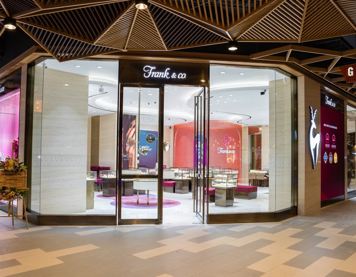 toko perhiasan terdekat di frank & co. living world denpasar