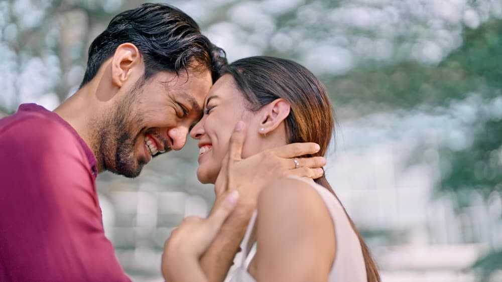 11 Pantun Cinta yang Romantis dan Bisa Bikin Baper Pasangan