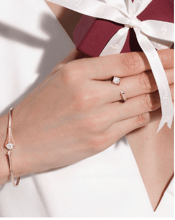 7 Ide Ucapan Happy Engagement untuk Sahabat beserta Rekomendasi Perhiasan Berlian