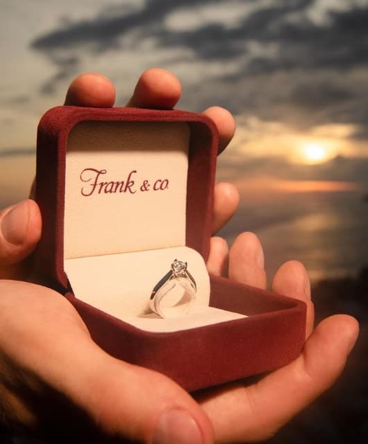 Cincin Tunangan Simple: Pilihan Cantik Untuk Memperingati Cinta Anda