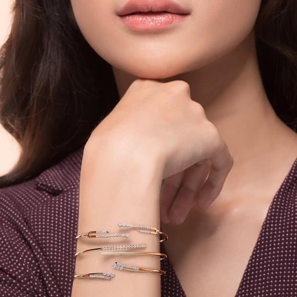 Gelang Bangle, Fashion Item Unik untuk Tampilan Lebih Menarik