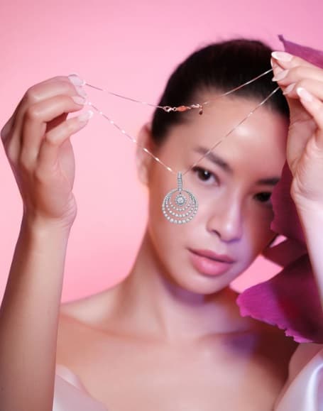 10 Model Kalung Berlian Klasik yang Tetap Elegan dan Memikat