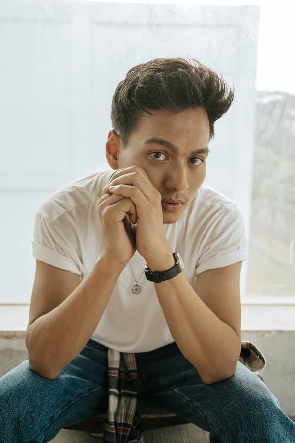 Ever Ours, Simbol Rumah dan Cinta di Music Video Home Rendy Pandugo