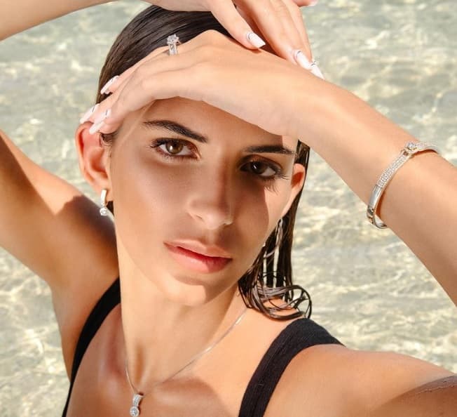 Beberapa Alasan Menakjubkan untuk Memakai Modern Diamond Pendant