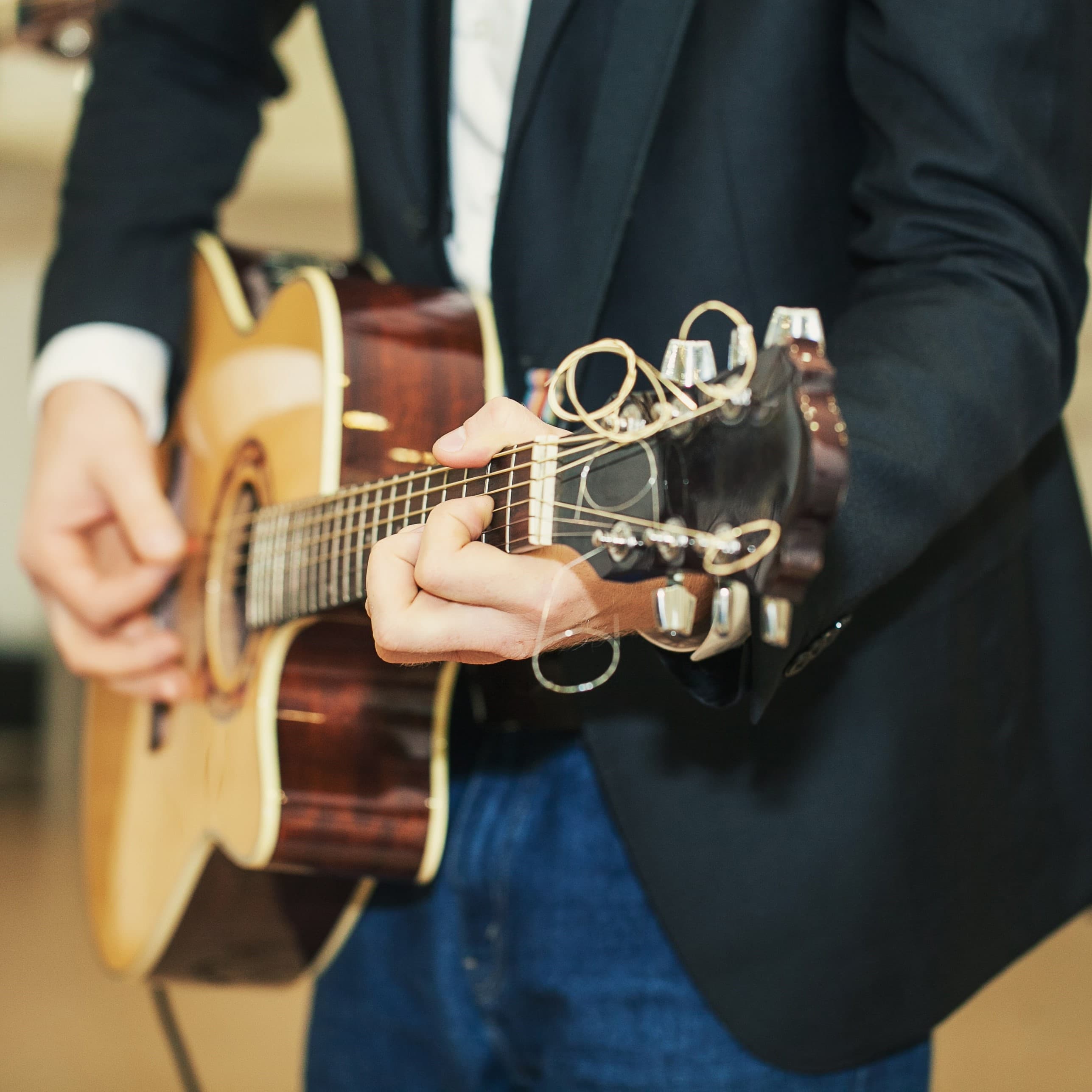 Pentingnya Memilih Lagu Cinta untuk Pernikahan: Menciptakan Kenangan Indah Selamanya