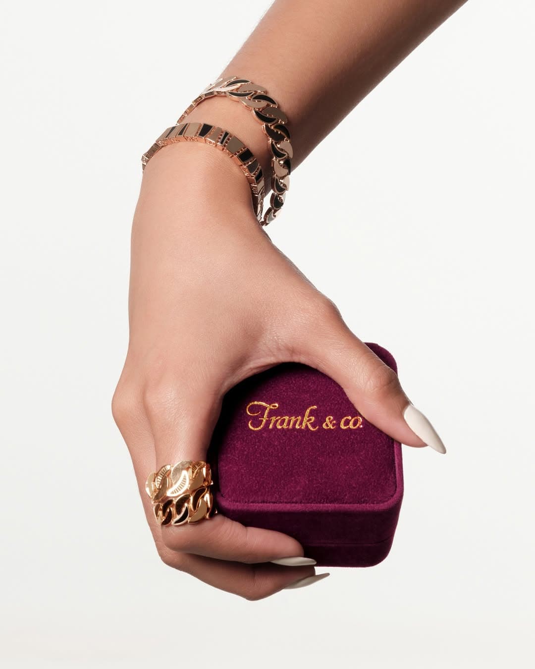 Memilih Hadiah Anniversary dengan Simbol Ketulusan Hati