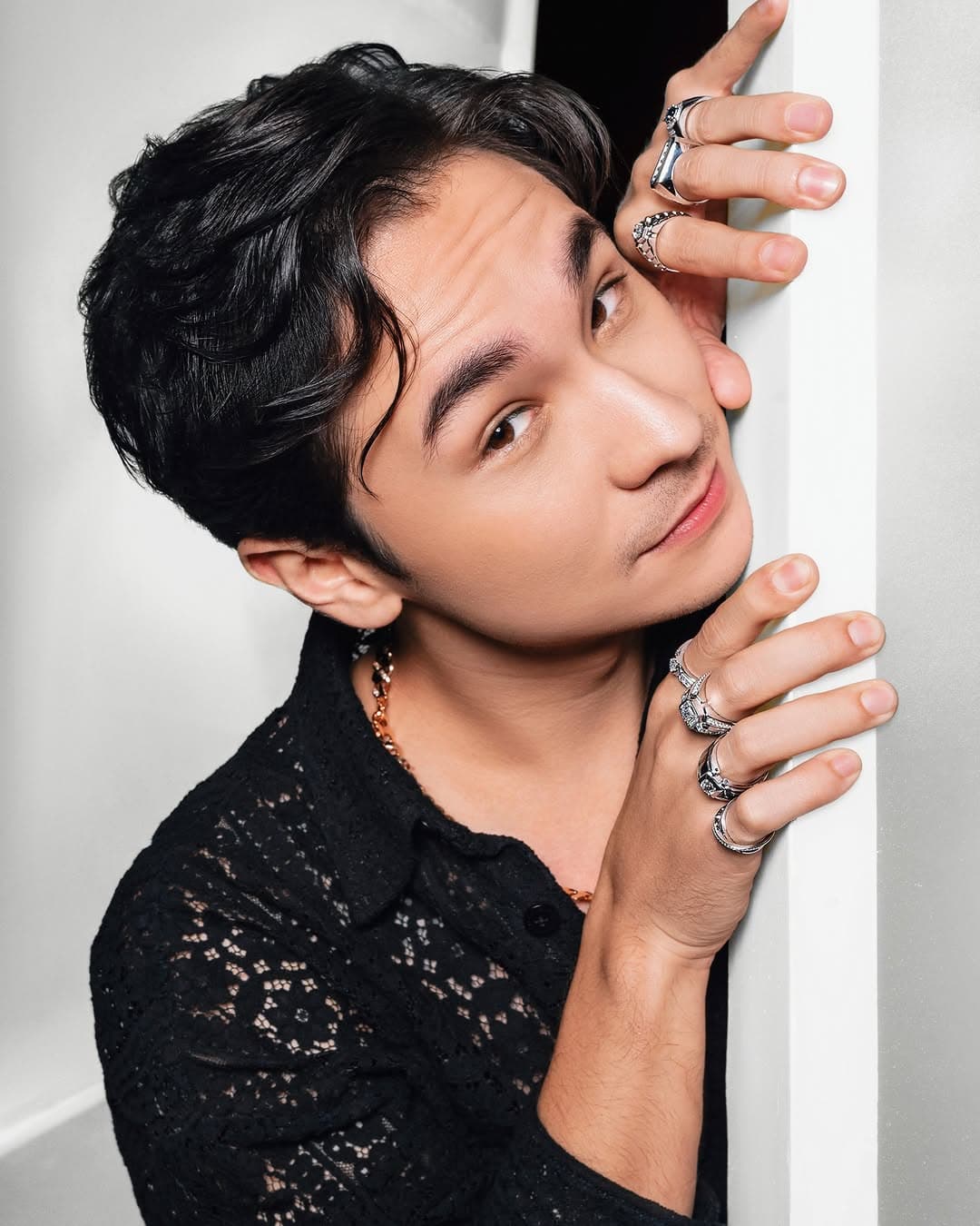 Mix and Match Outfit Ramadhan Pria dengan Cincin Desain Bold Agar Makin Confident