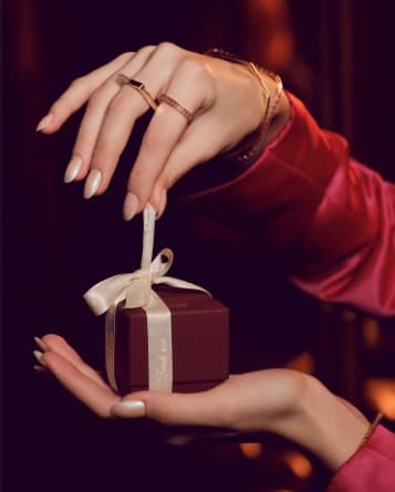 17 Rekomendasi Hadiah yang Cocok untuk Pacar yang Tak Terlupakan dan Berkesan