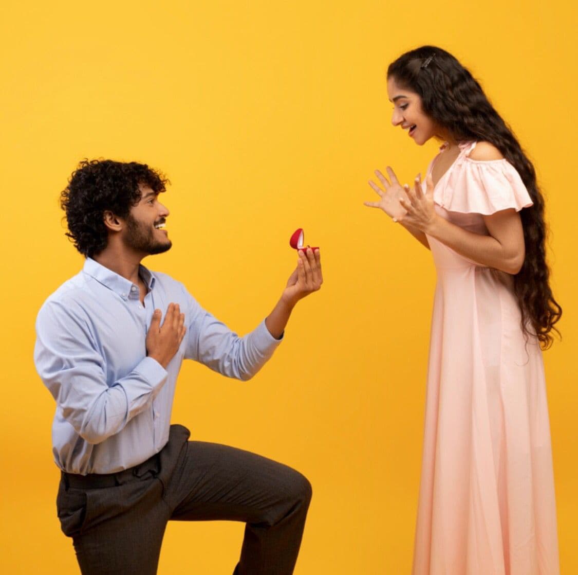 Cara Melamar Kekasih Paling Romantis agar Bertekuk Lutut