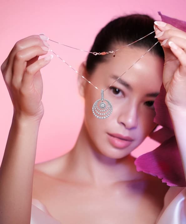 5 Desain Kalung Emas Putih Simple yang Cocok untuk Tampilan Sehari-hari