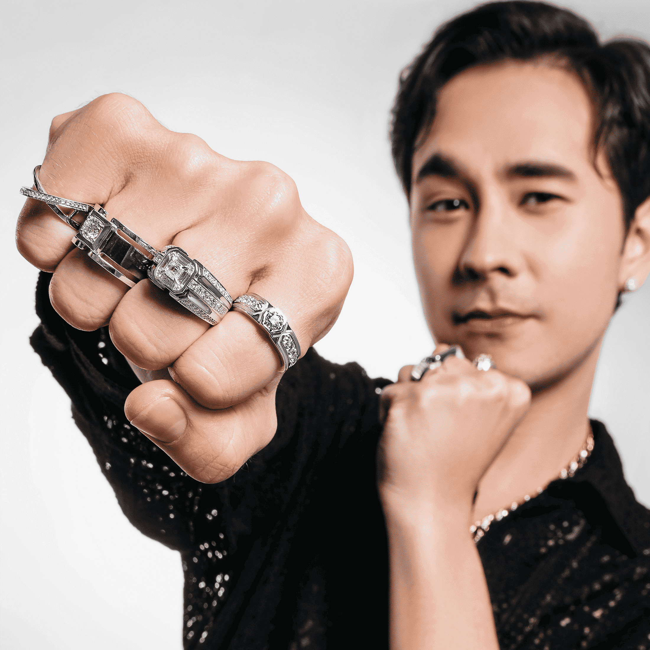 Styling Model Cincin Berlian Pria ala Aktor Kenamaan Indonesia, Jerome Kurnia