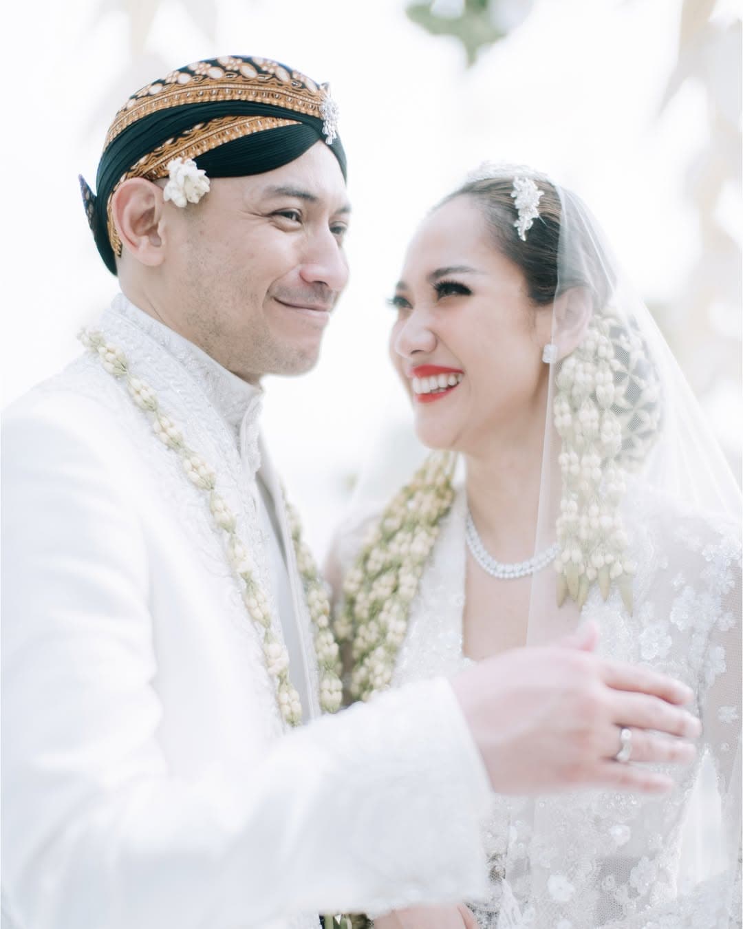 Deretan Cincin Nikah Custom ala Selebriti, Sempurna Jadi Inspirasi Buat Kamu yang Akan Menikah Tahun