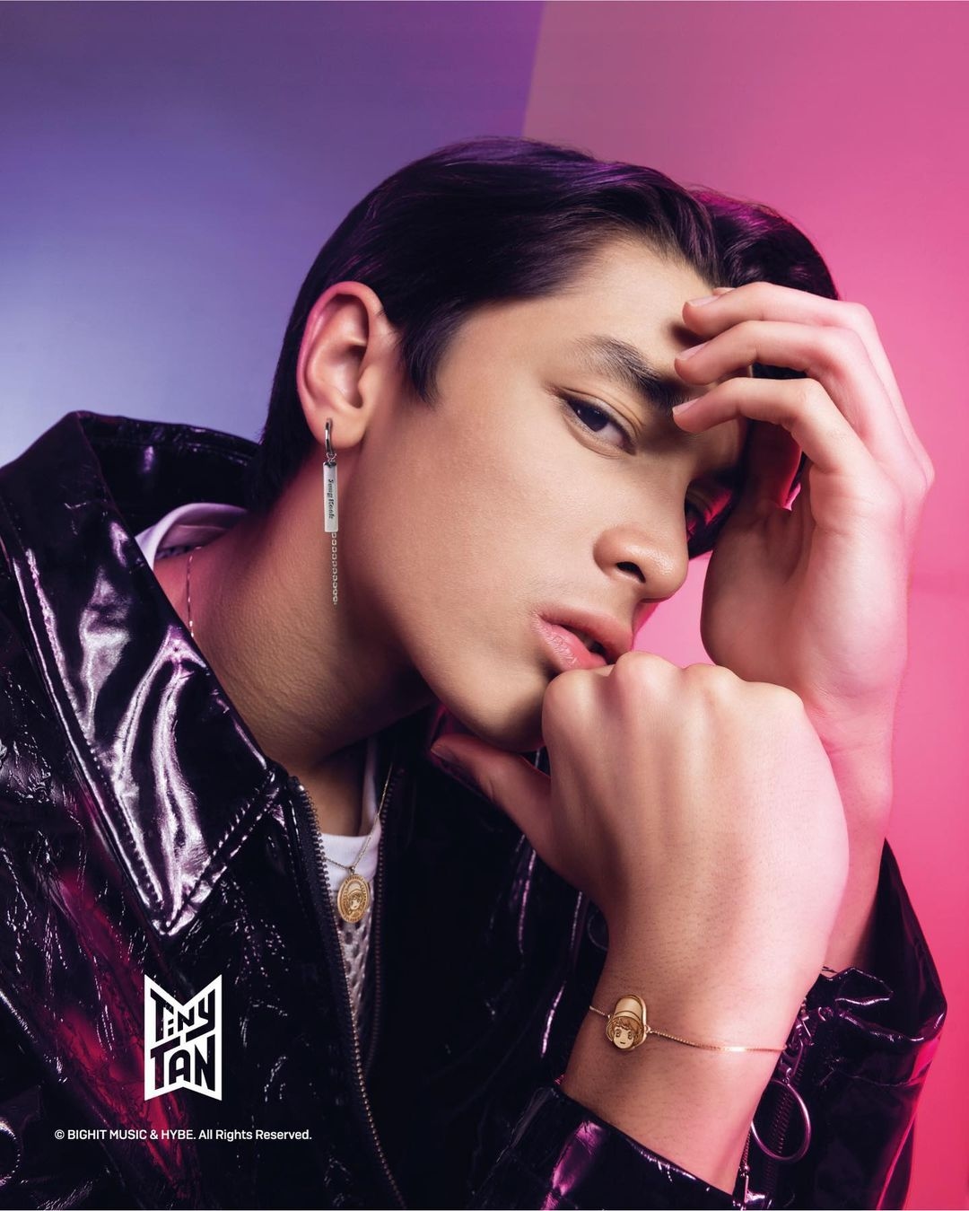 Arti Pria Pakai Anting Sebelah Kanan dan Kiri, Simak Makna dan Asal-Usulnya