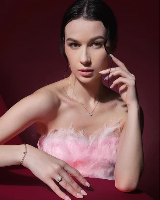 5 Pilihan Perhiasan Berlian Sebagai Hadiah Lamaran yang Mewah dan Elegan