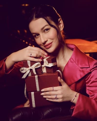 21 Ide Hadiah Pernikahan yang Romantis dan Bermakna