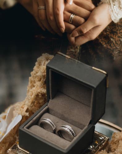 Inspirasi Ukiran Font Cincin Nikah yang Unik dan Kecil Tapi Bermakna