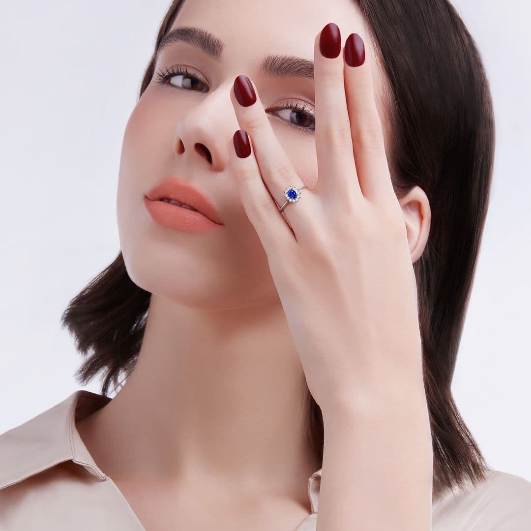 7 Model Cincin Berlian Wanita Bertatahkan Precious Stone yang Membuat Tampilan Semakin Glamor