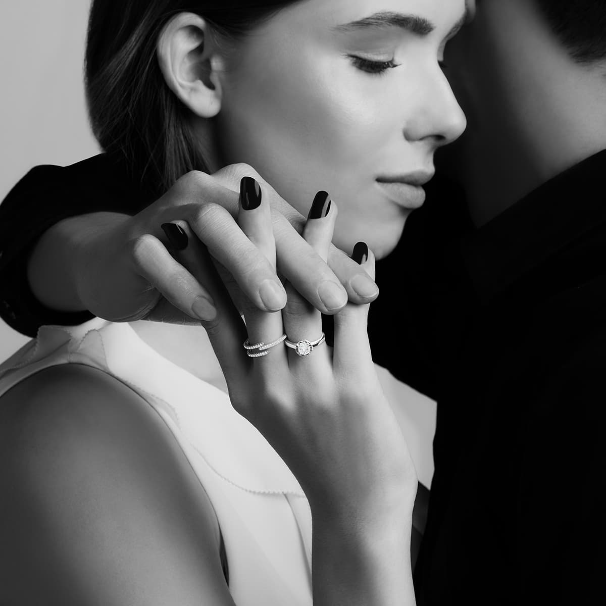 Ini Bukti Glisten Ring Tampil Cantik Bersama Solitaire Ring