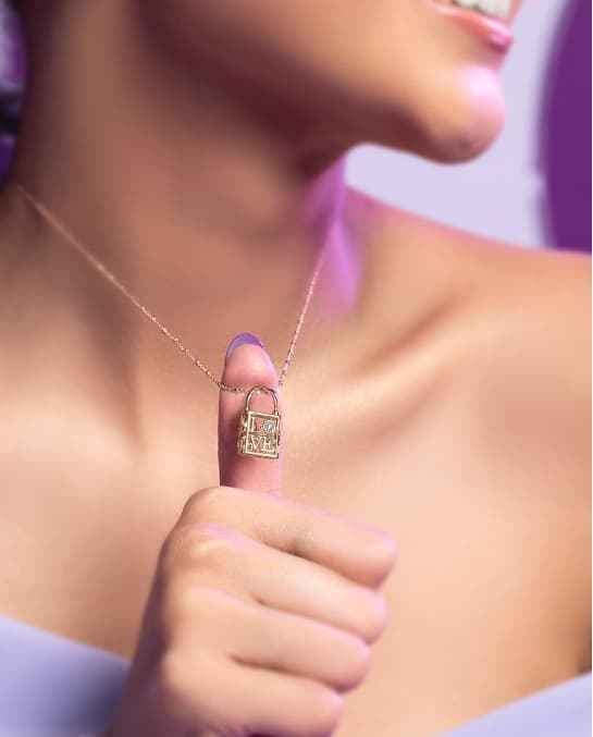 5 Model Liontin Terbaru dan Berhiaskan Berlian untuk Hadiah Valentine