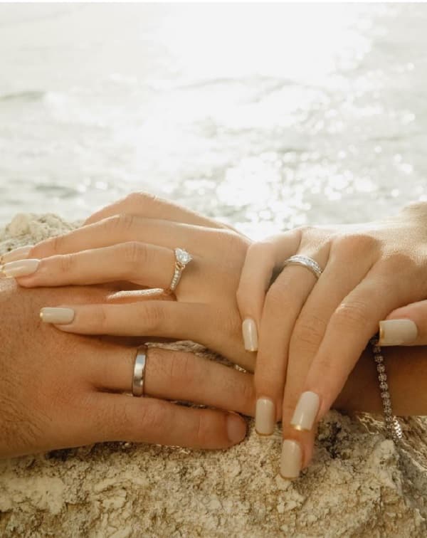5 Pilihan Cincin Nikah Bertatahkan Berlian yang Elegan dan Mewah untuk Hari Bahagiamu