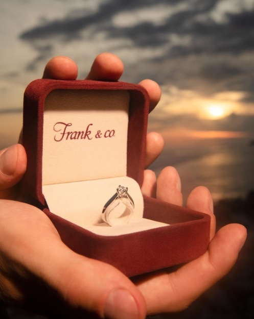 4 Momen Istimewa untuk Berikan Hadiah Perhiasan pada Orang Terkasih