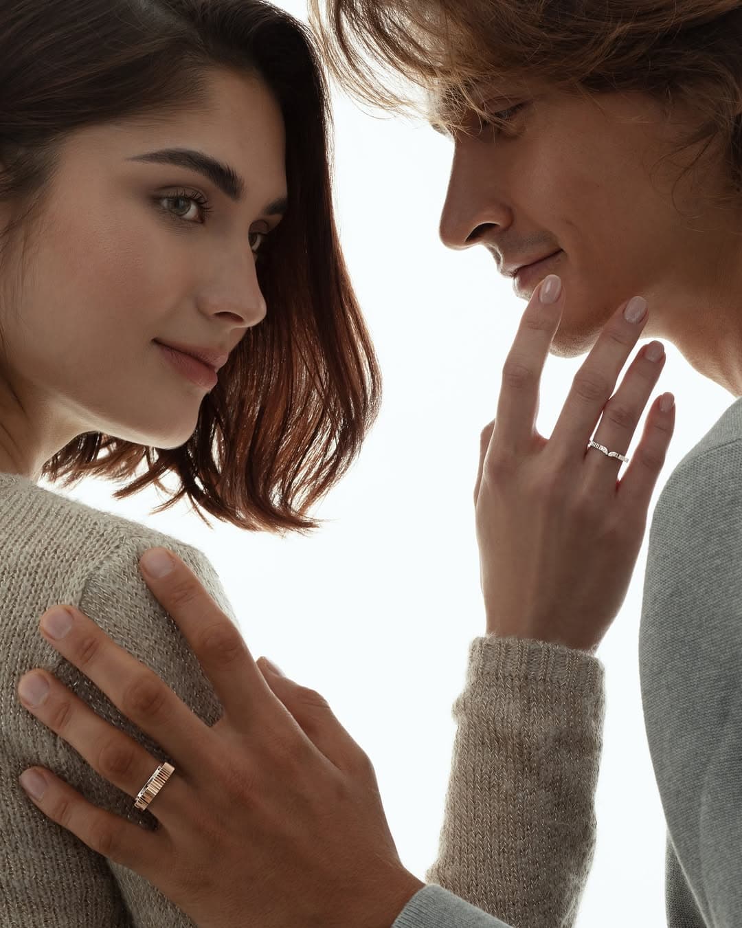 7 Tanda Kamu Siap Memakai Cincin Couple bersama Pasangan