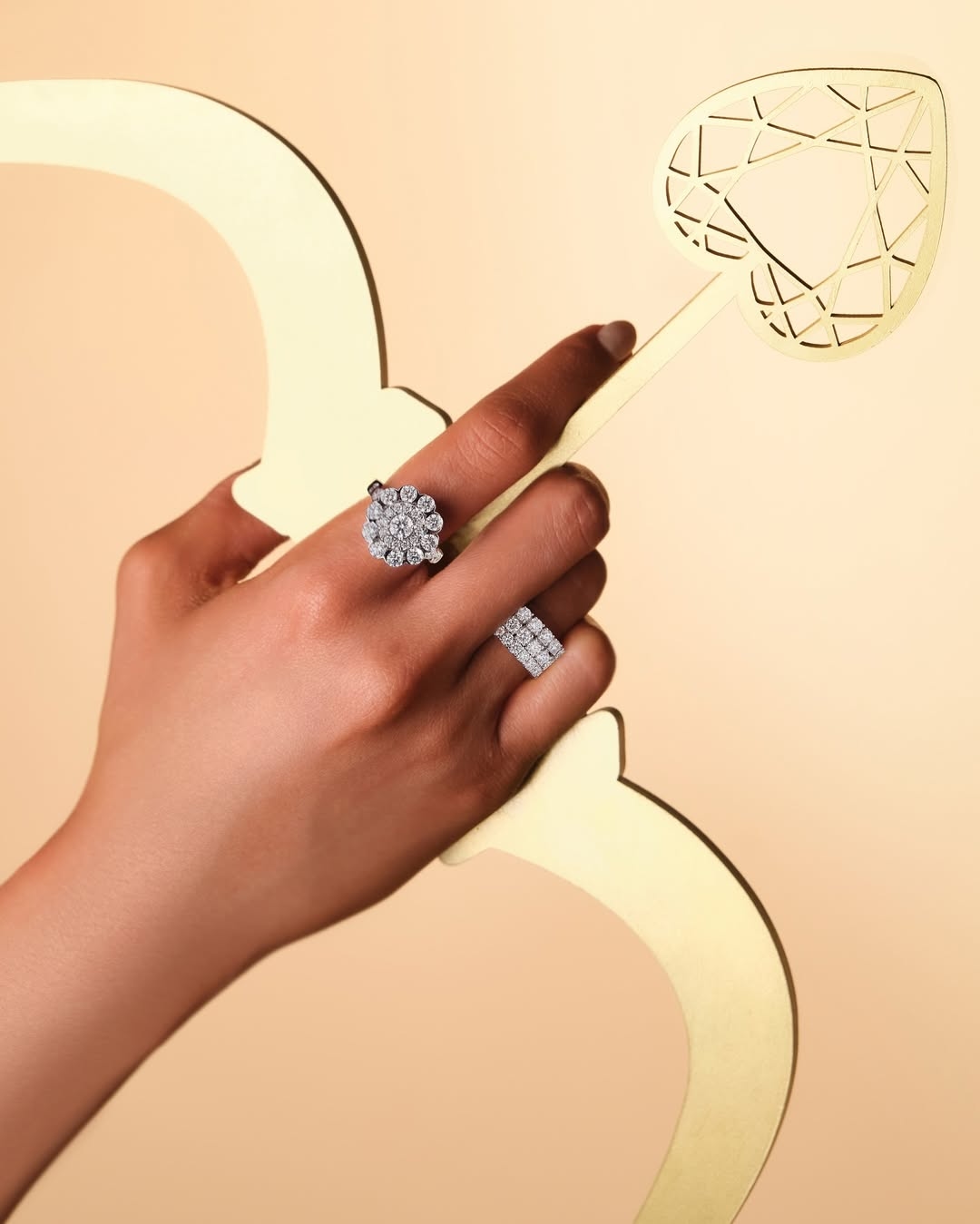 Cincin Berlian Wanita dengan Double International Certification Memancarkan Pesona Elegan
