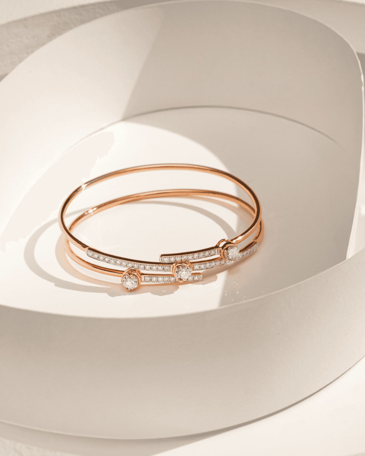 Tren Gelang Emas Model Terbaru yang Sedang Hits di Kalangan Wanita Modern!