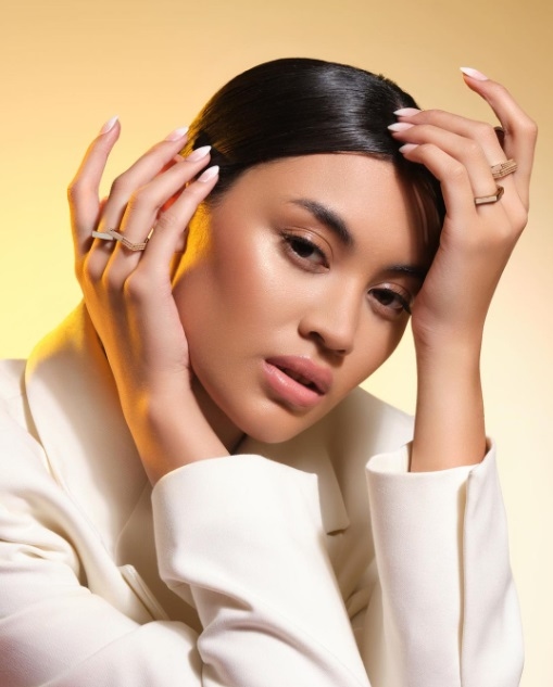 Arti Tanda Cincin di Jari Tengah Manis Kiri dan Kanan Wanita