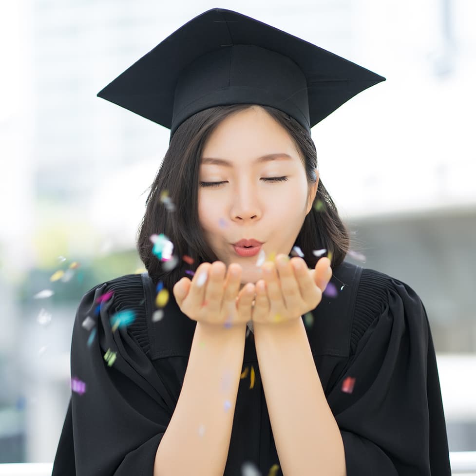 Hadiah untuk Pacar yang Baru Wisuda