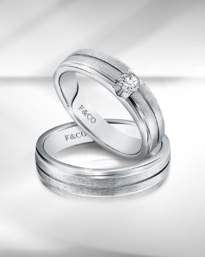 5 Model Cincin Nikah Berhiaskan Berlian yang Tidak Boleh Dilewatkan dalam Pernikahan Anda