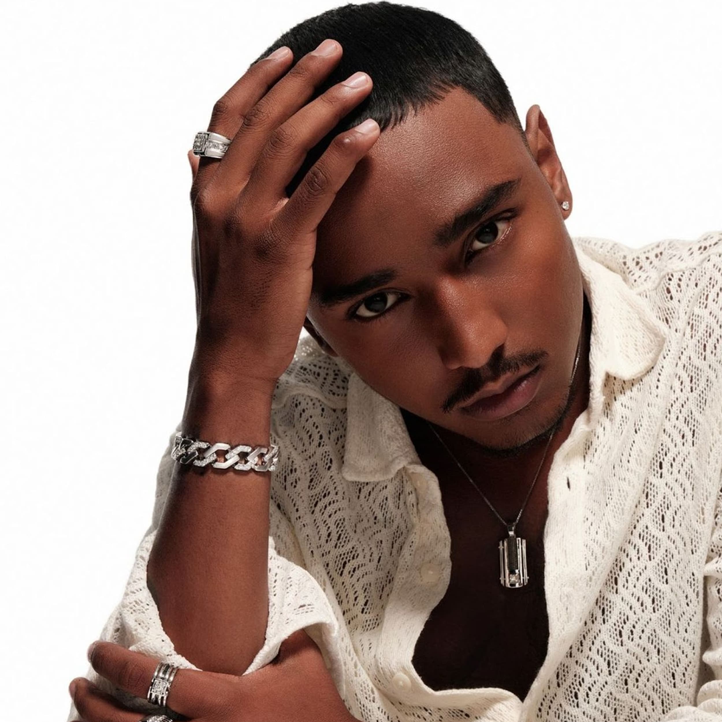 Inspirasi Kalung Pria untuk Tampilan Kasual dan Formal